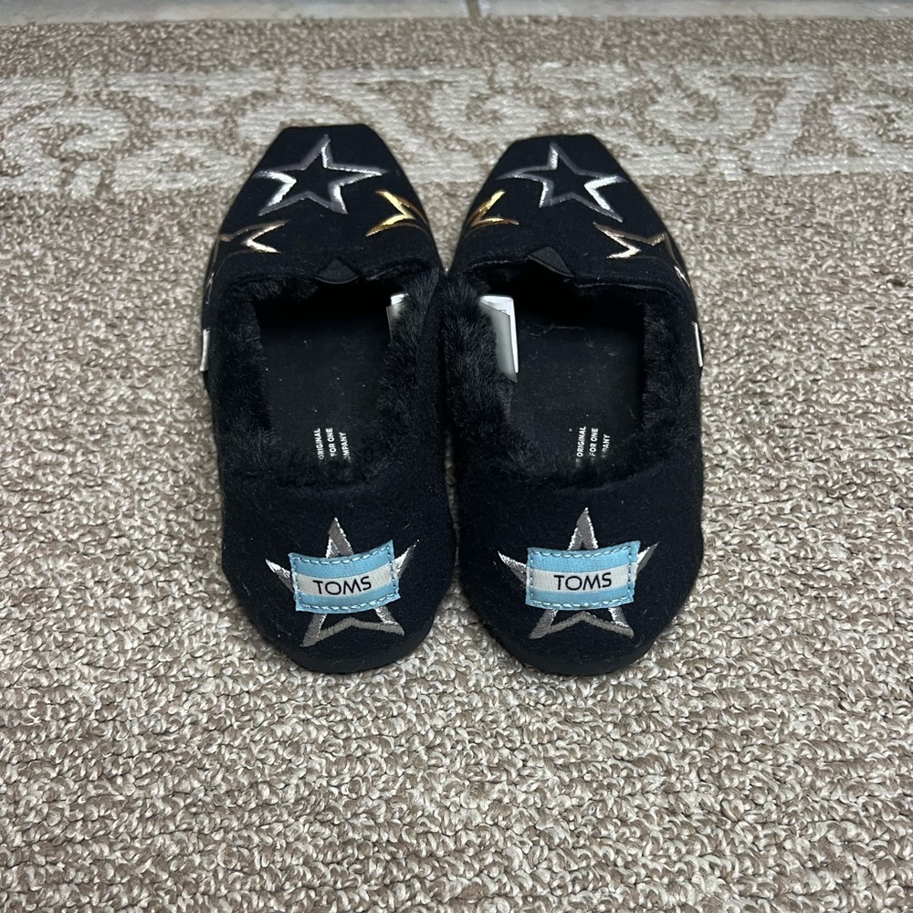 TOMS Flats